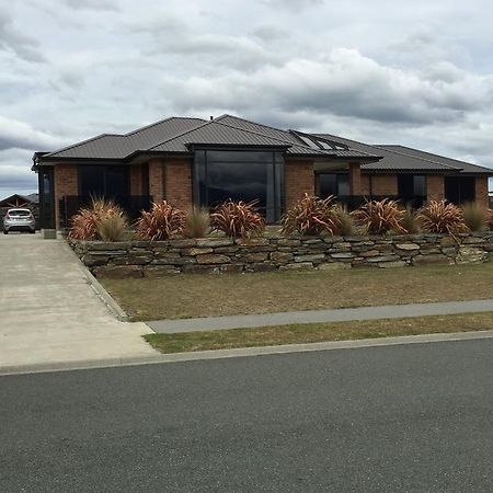 The Rock Villa Te Anau Exterior photo