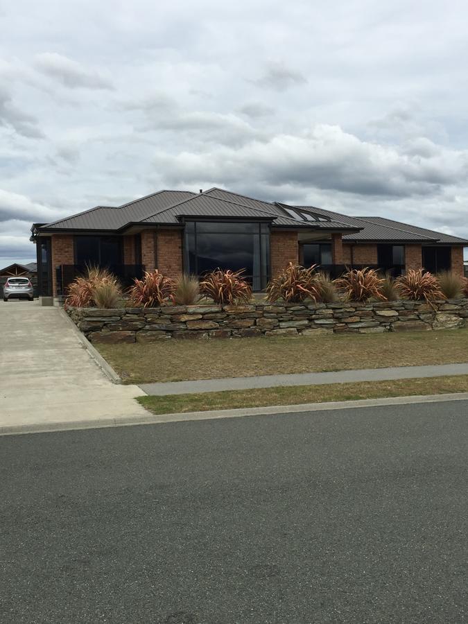The Rock Villa Te Anau Exterior photo