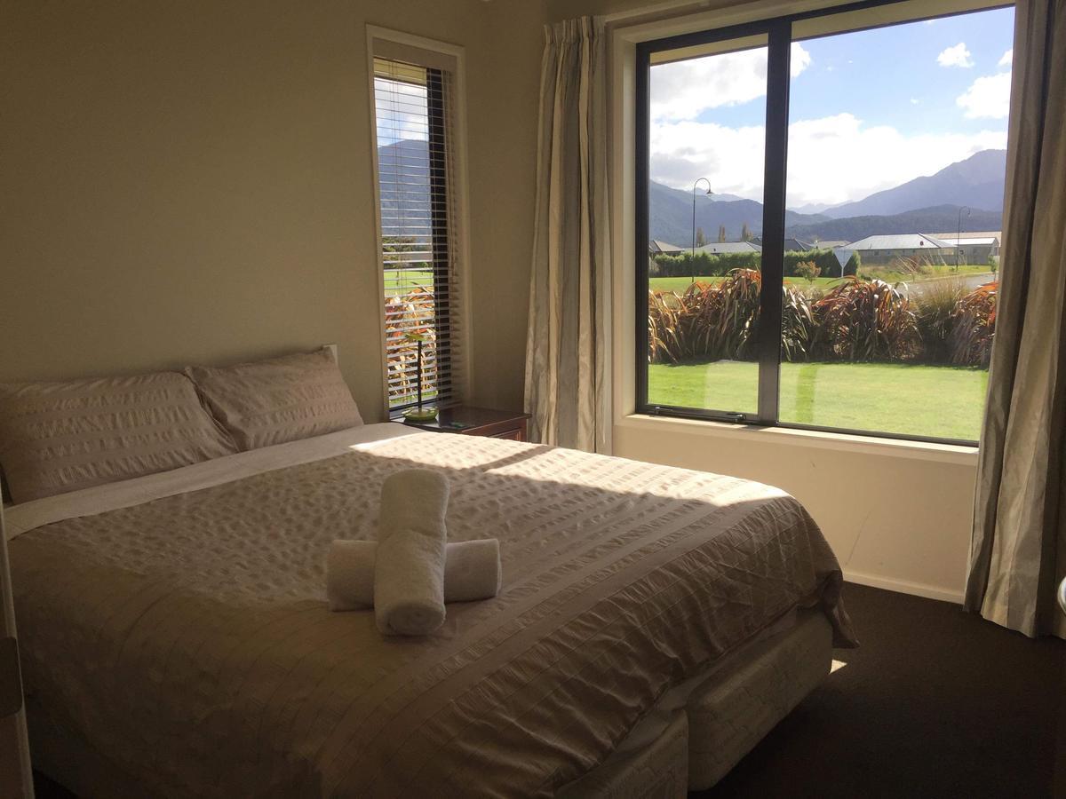 The Rock Villa Te Anau Exterior photo