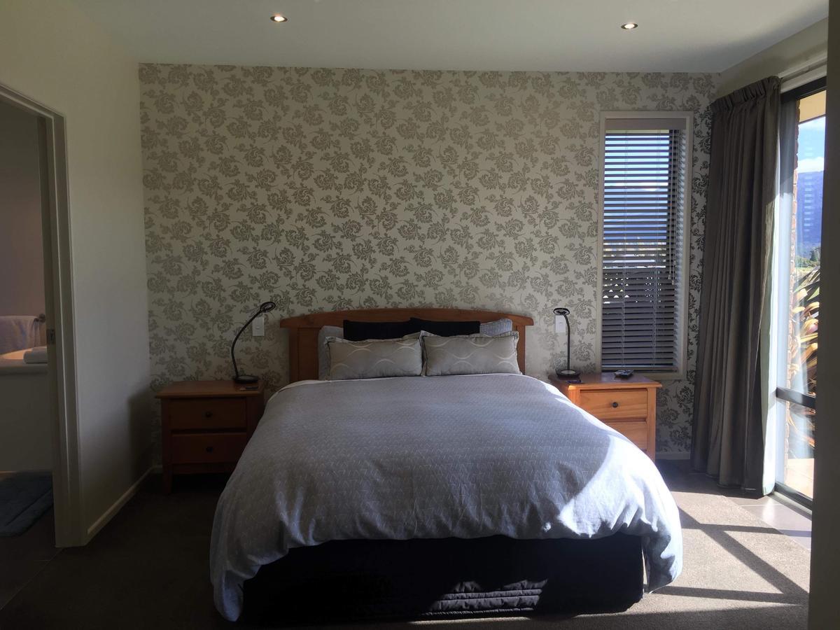 The Rock Villa Te Anau Exterior photo